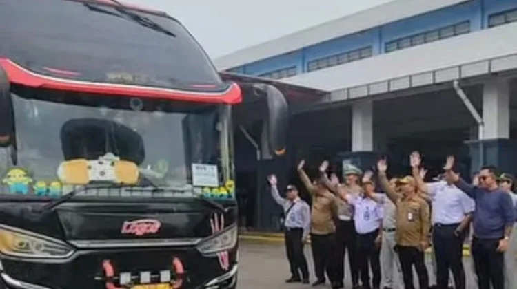 Pemprov Kalteng Berangkatkan Ratusan Penumpang Bus Program Mudik Gratis