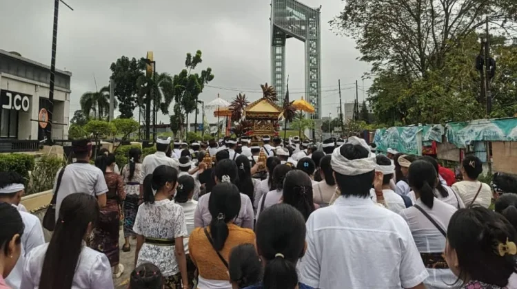 Melasti di Pura Pitamaha Palangka Raya, Umat Sucikan Diri Sambut Nyepi
