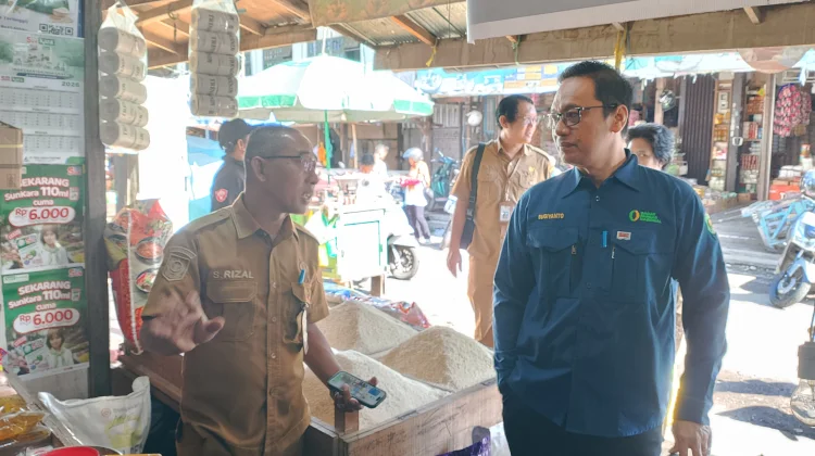 Pemko Palangka Raya Subsidi Pedagang untuk Tekan Kenaikan Harga Daging Ayam