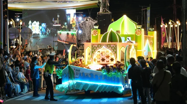 Bupati Barito Utara Pawai Takbiran  Bersama Masyarakat