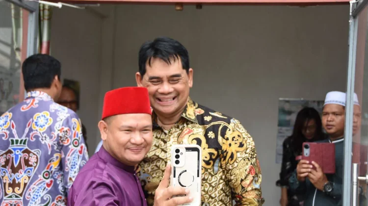 Silaturahmi Idulfitri, Bupati Shalahuddin Kunjungi Tokoh Masyarakat