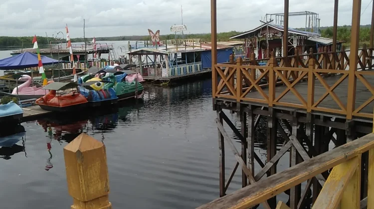 Pengelola Wisata Air Hitam Kereng Bangkirai Imbau Wisatawan Hati-hati di Sungai