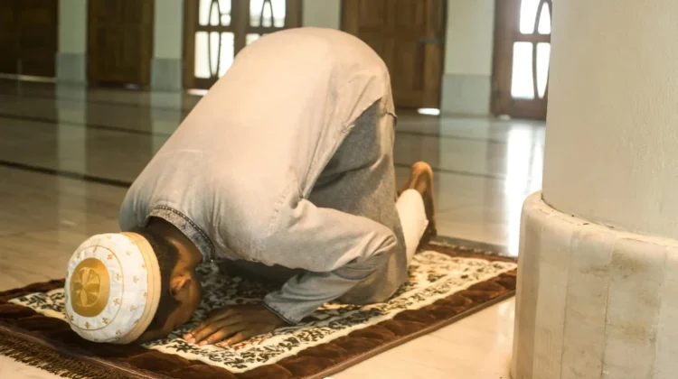 Sholat Menjadi Pondasi yang Menguatkan Iman Kita