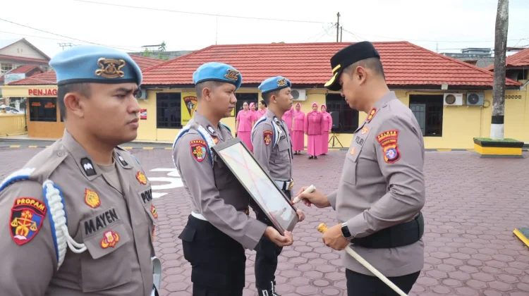 Polres Kobar Gelar Upacara Kenaikan Pangkat dan PTDH, Kapolres: Jaga Integritas