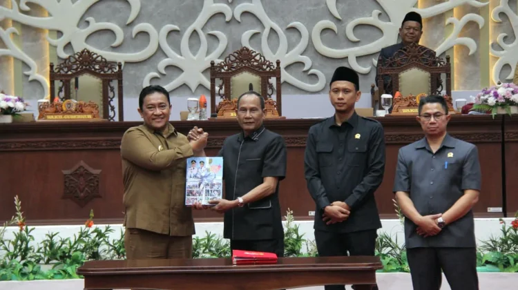 Wagub Sampaikan LKPj Gubernur Tahun Anggaran 2025 saaat Paripurna DPRD Kalteng