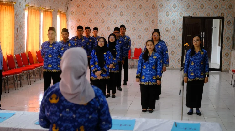 Sebanyak 13 CPNS RRI Palangka Raya Resmi Dilantik Menjadi PNS