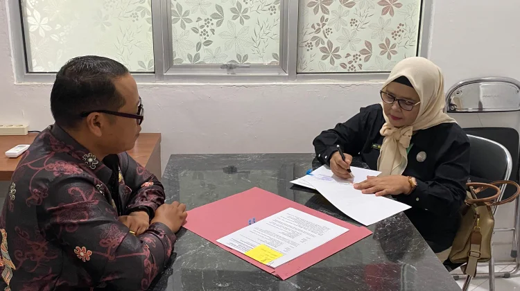 Kepala RRI Palangka Raya Tandatangani Naskah Perjanjian Hibah Pagar Pemancar RRI