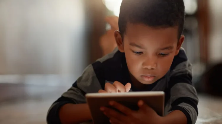 Penggunaan Gadget Berlebihan pada Anak Perlu Diwaspadai
