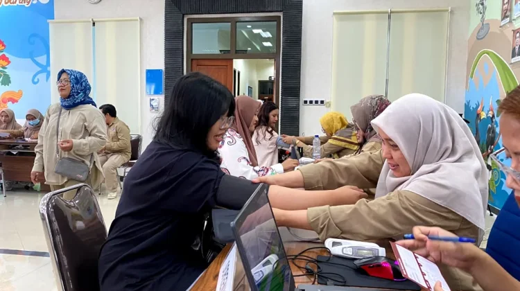 Ratusan Warga Ikuti Vaksinasi Pencegahan Kanker Serviks di BBPOM Palangka Raya