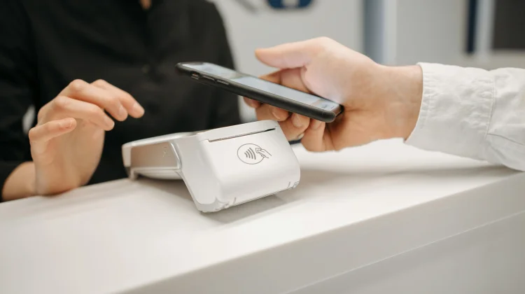 Tips Atur Keuangan agar Tidak Boros di Era 'Cashless'