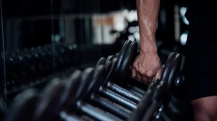 Kenali Dumbbell dan Plate dalam Latihan Gym
