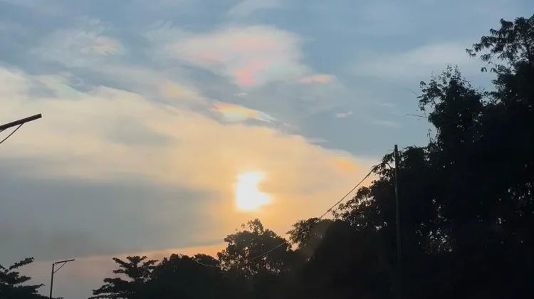 Senja di Jalan Pulang, Momen Sederhana yang Sarat Makna