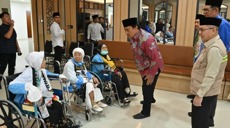 Wagub Kalteng Lepas 356 Jemaah Haji Kloter BDJ 04, Berangkat Subuh menuju Madinah