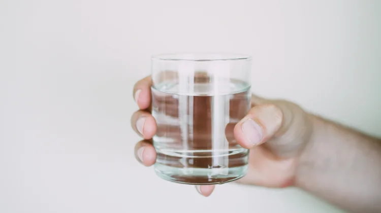 Mengenal pH dalam Air Mineral, Apa Artinya bagi Tubuh?