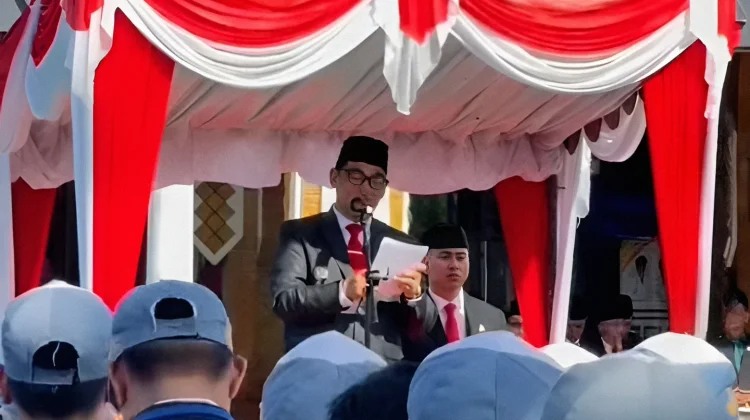 Bupati Shalahuddin Serahkan Bantuan SIP Pintar Juara dan Sarpras Sekolah