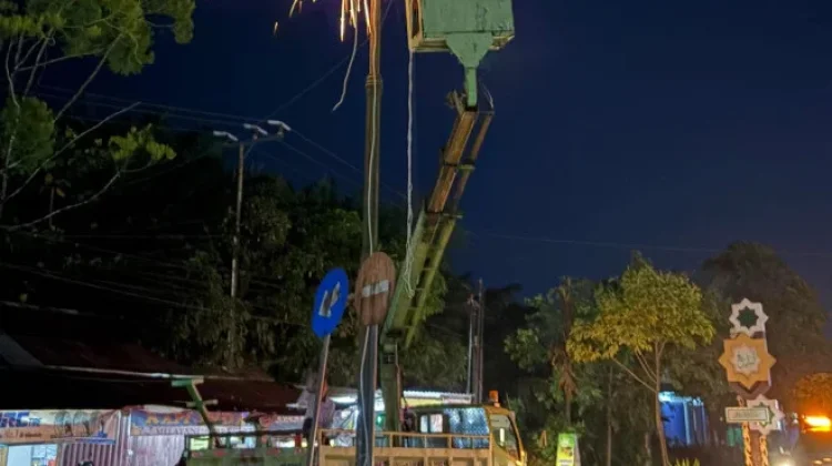 Dishub Kobar Tangani Tiang PJU Patah di Jalan Ahmad Yani