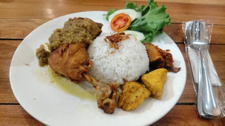 Ayam Goreng Cabe Hijau Bagian dari Kekayaan Kuliner Indonesia