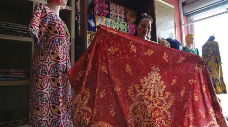 DPRD Palangka Raya Dorong Pengrajin Benang Bintik Terus Berinovasi