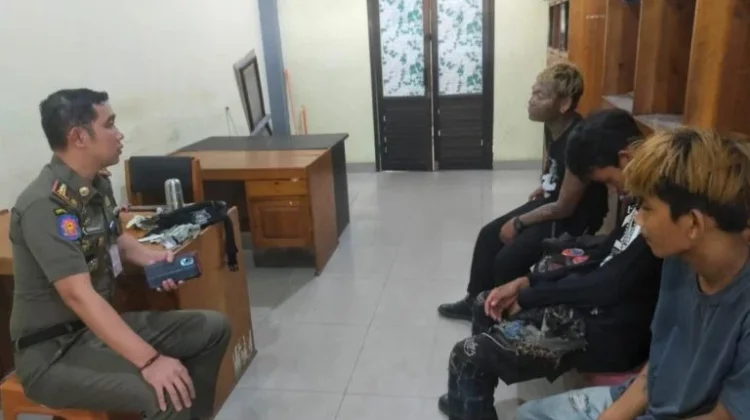 Gelandangan di Lampu Merah Garuda, Ditertibkan Satpol PP