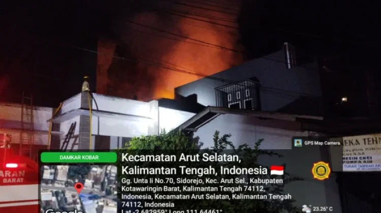 Kebakaran Ruko di Jalan Kawitan, Damkar Kobar Bergerak Cepat Padamkan Api