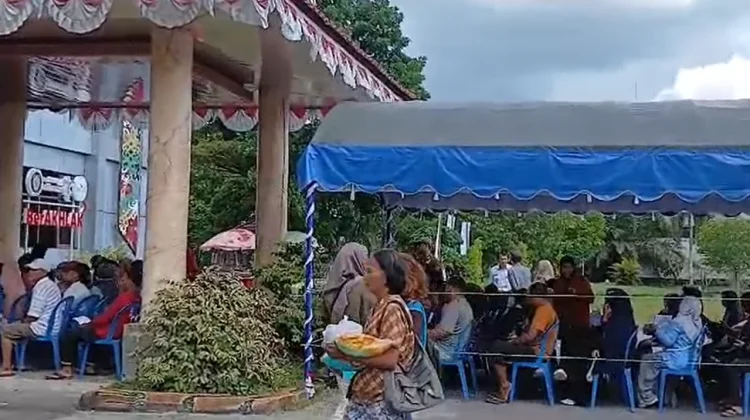 Pemprov Kalteng Salurkan Bantuan Pangan KHBS Bagi Warga Kurang Mampu