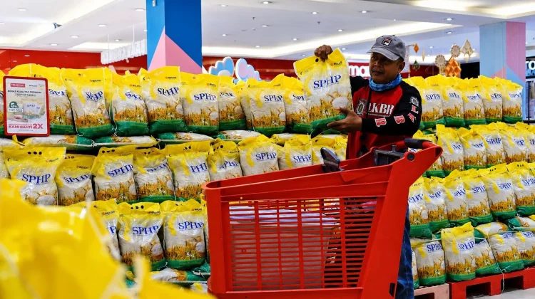 Bulog Kalteng Gelontorkan Beras SPHP untuk Stabilkan Harga