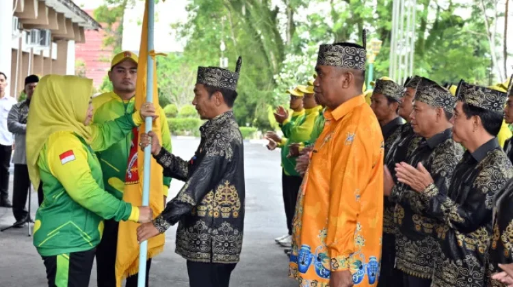 Bupati Nurhidayah Lepas Kontingen Kobar ke Festival Budaya Isen Mulang 2026