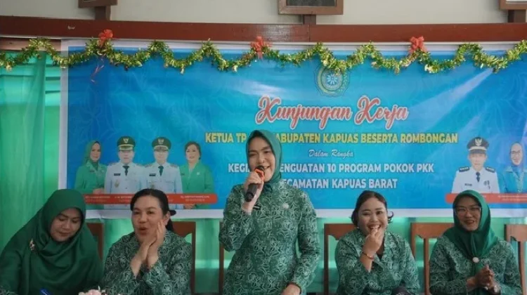 Ketua TP PKK Kabupaten Kapuas Lakukan Kunjungan Kerja ke Kapuas Barat