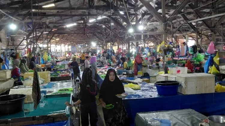 Ditengah Arus Modernisasi, Pasar Tradisional Tetap Bertahan