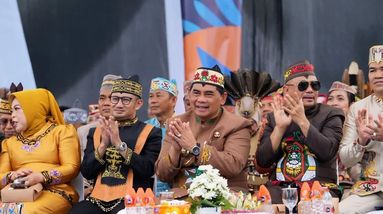 Kontingen Barito Utara Mencuri Perhatian Pawai Karnaval Budaya FBIM 2026