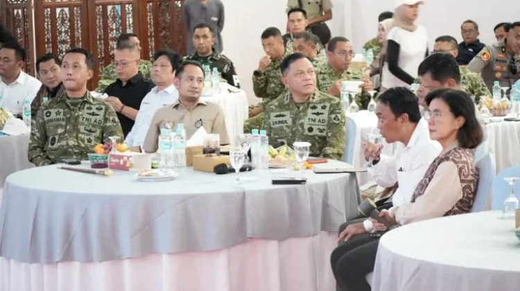 Wali Kota Palangka Raya Hadiri Peluncuran Ribuan Kopdes Merah Putih