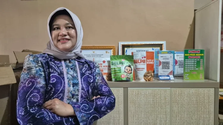 Tinggalkan Karier Manajer, Woro Bangun Usaha Keripik Ikan