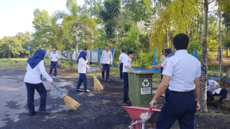 Dishub Kobar Laksanakan Korve dan Penghijauan di UPTD Pengujian Kendaraan