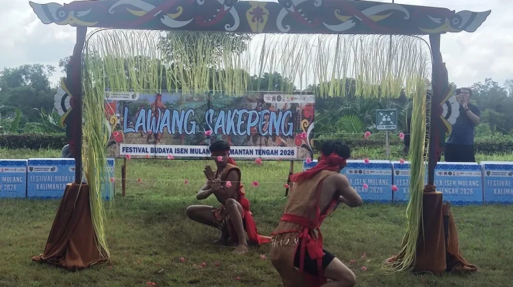 Tradisi Lawang Sakepeng Jadi Simbol Kebersamaan dan Pelestarian Budaya Dayak