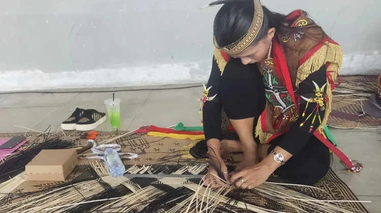 Seni Menjawet Suku Dayak Tetap Bertahan ditengah Perkembangan Zaman