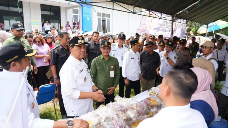 Bupati Barito Utara Luncurkan Gerakan Pangan Murah On The Road di Gunung Timang