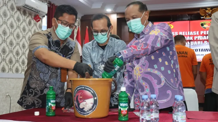 Polres Kobar Musnahkan Hampir Satu Kilogram Sabu