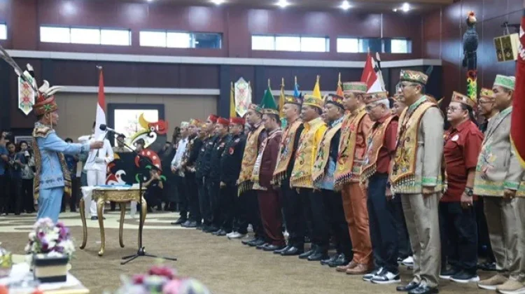 Agustiar Sabran Lantik Pengurus DAD dan BATAMAD se-Kalimantan Tengah