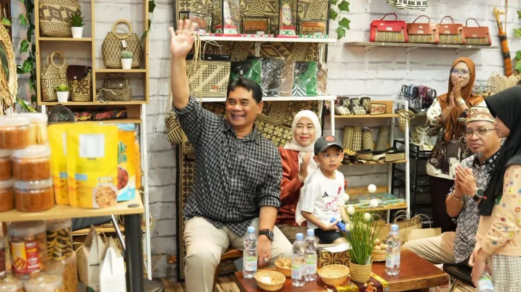 Bupati Barito Utara Turut Memperkenalkan Produk Unggulan Daerah di Kalteng Expo