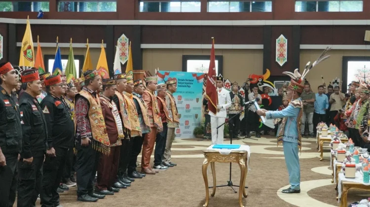 Bupati Kapuas Hadiri Pelantikan Pengurus DAD dan BATAMAD Se-Kalimantan tengah