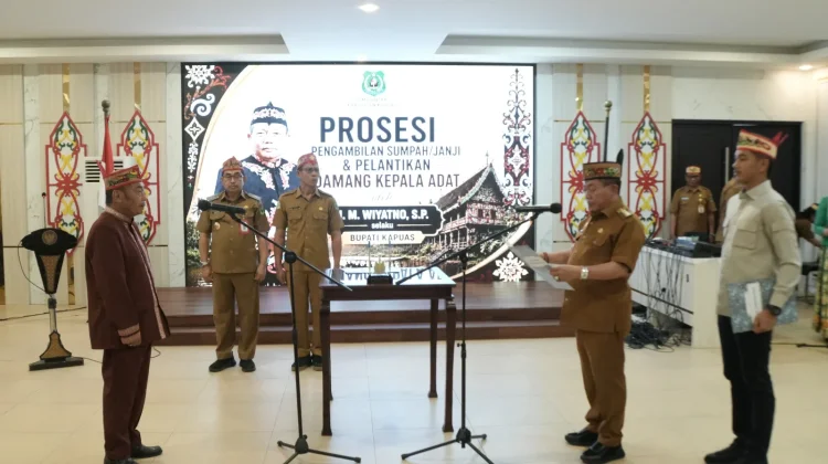 Bupati Wiyatno Lantik Damang Pulau Petak, Perkuat Hukum Adat di Kapuas