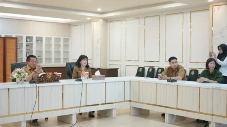 Bupati Kapuas Terima dan Serahkan Bantuan Sapi Presiden RI