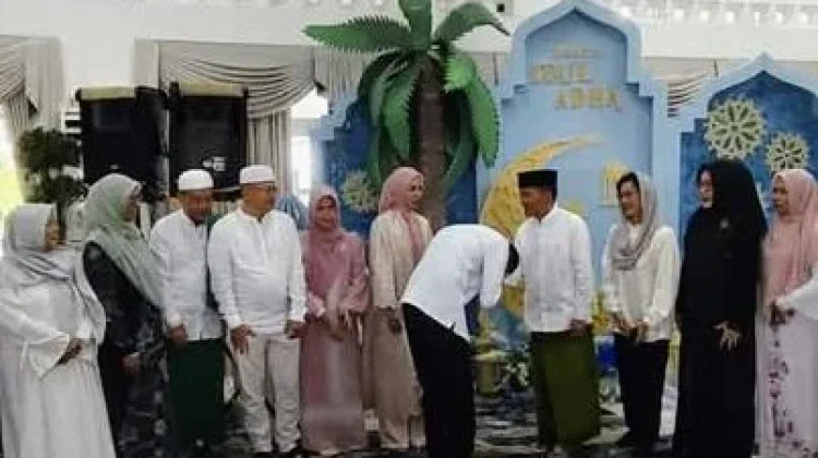 Gubernur Kalteng Silaturahmi Iduladha di Istana Isen Mulang dan Bagikan 500 Sapi