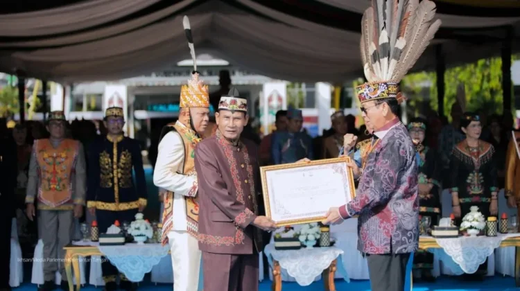 Ketua DPRD Kalteng Arton S Dohong Terima Gelar Adat Dayak Tertinggi