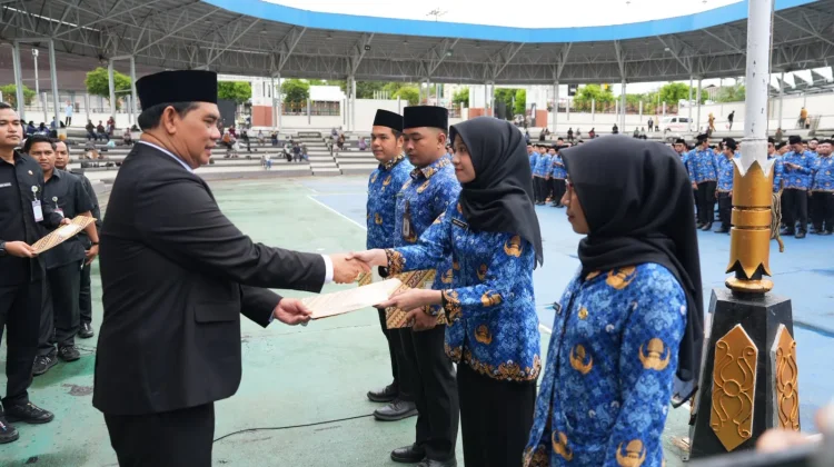 Bupati Shalahuddin Ambil Sumpah 1.079 PNS Barito Utara
