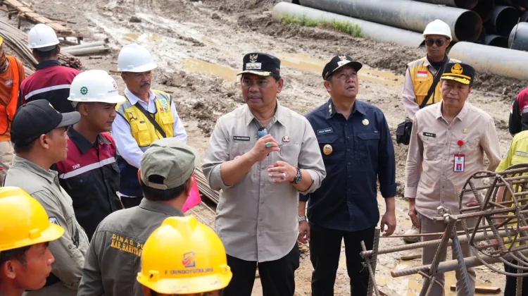 Bupati Barito Utara Tinjau Dua Jembatan Montallat, Instruksikan Perbaikan Cepat
