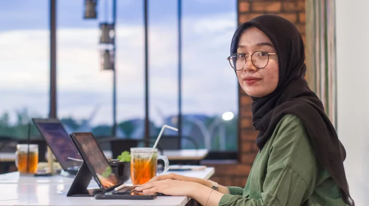 Anak Muda Gemar Bekerja dari Kafe Nyaman