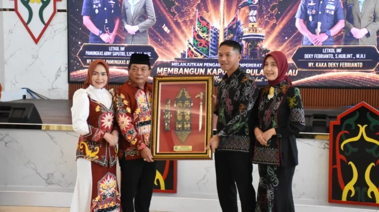 Bupati Kapuas Hadiri Acara Kenal Pamit Dandim 1011/Klk