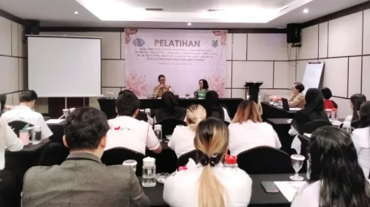 Kadiskes Kapuas Buka Pelatihan Penanganan Darurat Ibu dan Bayi