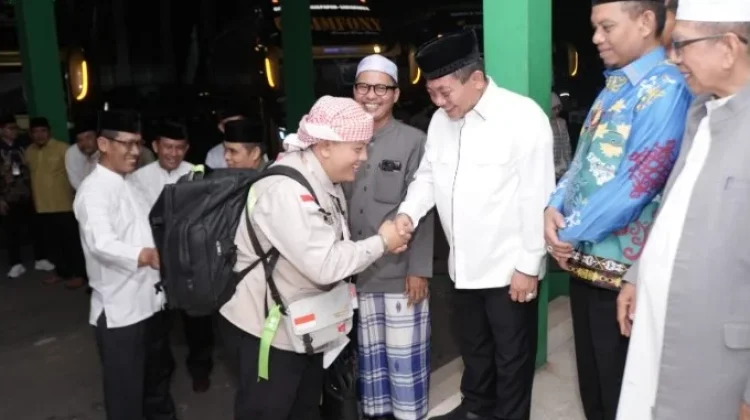 Bupati Kapuas Sambut Kepulangan Jamaah Haji Kloter 4 di Asrama Haji Banjarbaru